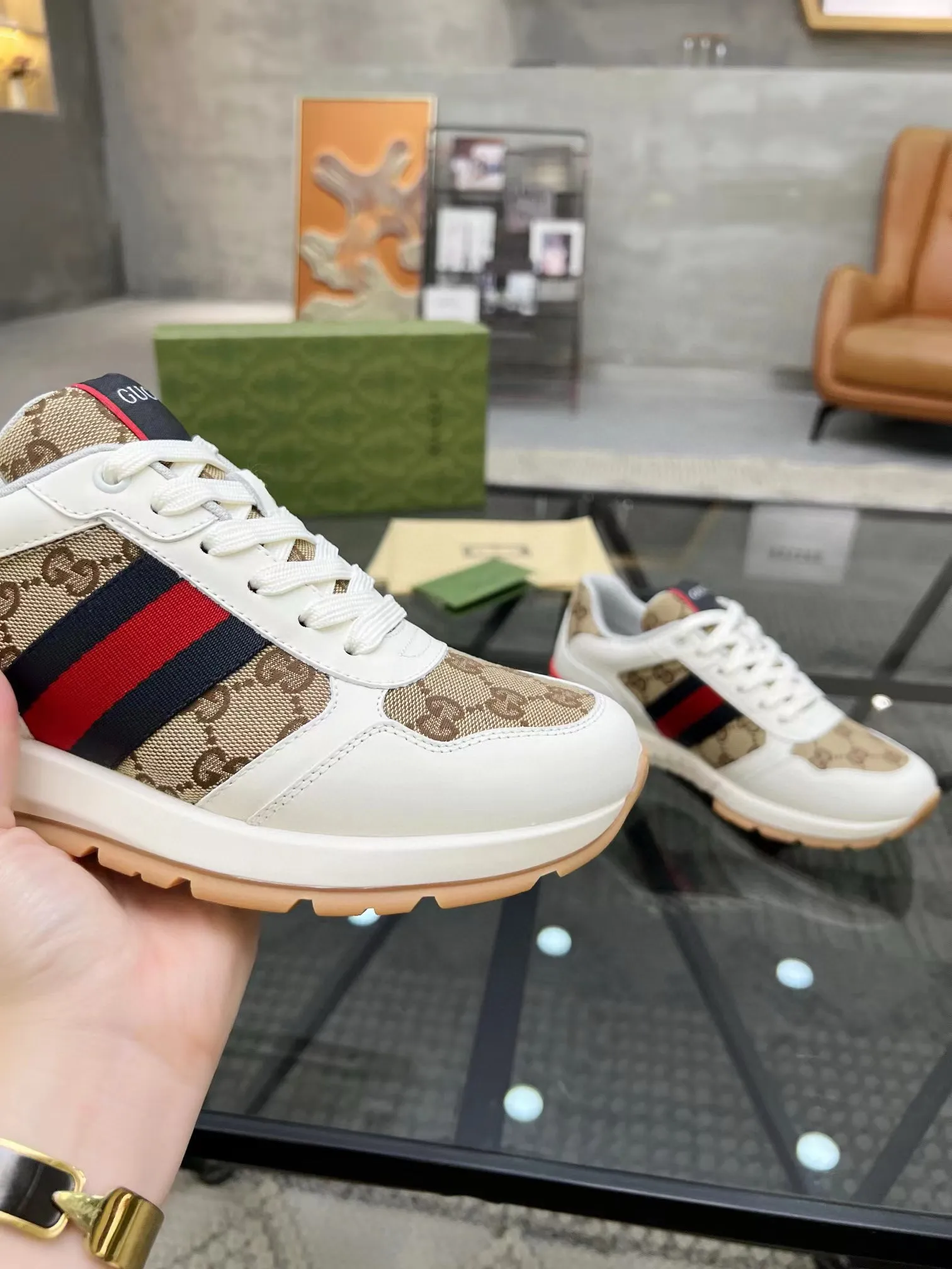 Factory price: 458💰New men's shoes GUCCI [Lightning] latest shoes shipped. Original quality, fashionable, made of special materials, sheepskin lining, brand new packaging. The foot feels super comfortable and the workmanship is impeccable. Size: 38-44, customized 45